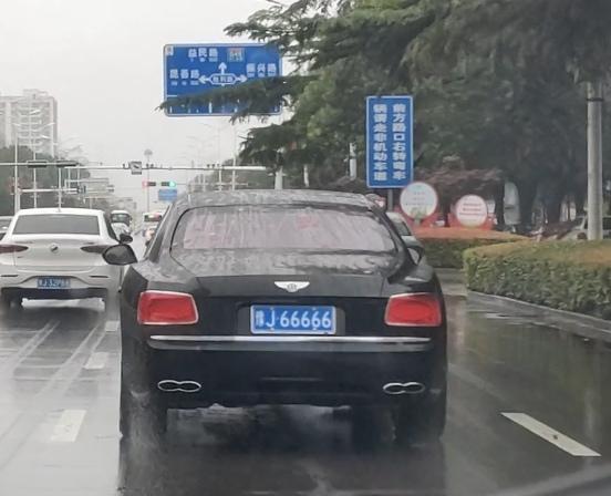 这三辆车应该是天花板了吧！
还是认为5个6最牛，不接受任何反驳。