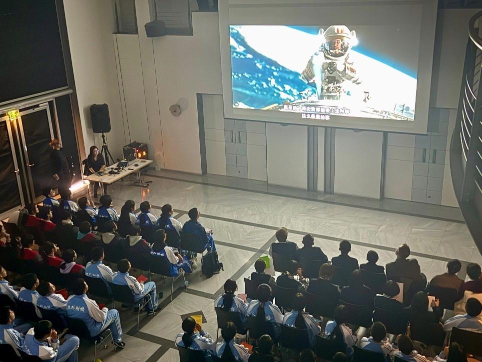 “全世界的孩子都有着相似的愿望和梦想。” 这句话出自德国热门儿童动画片《切克.托