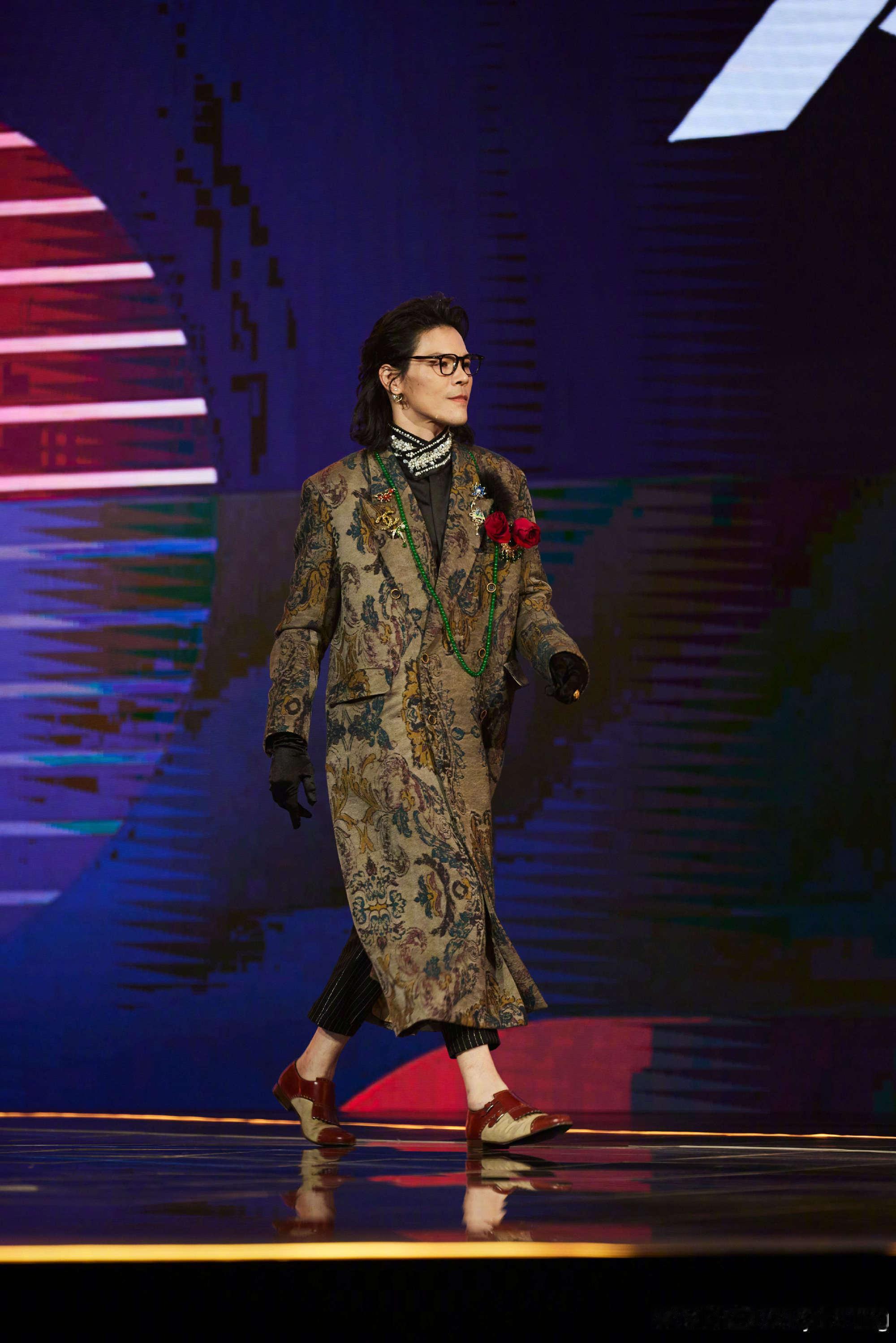 向佐 为什么女生穿男装可以  男生也可以很精致美美的。 
