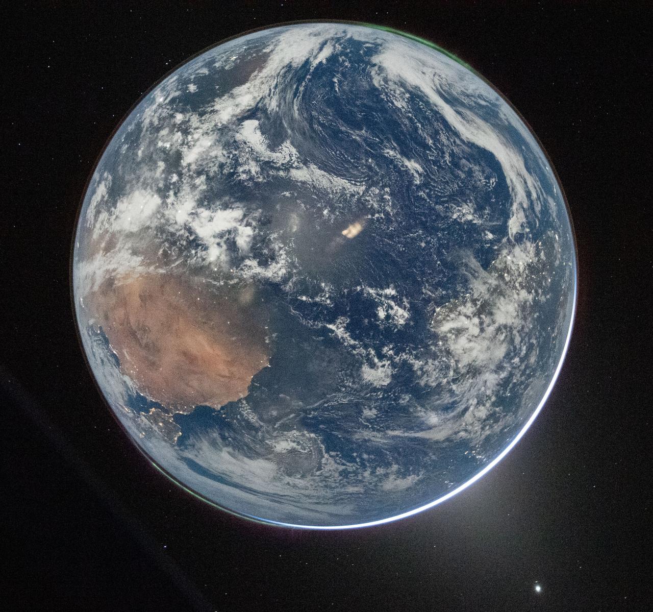 太唯美了！最新来自太空的地球夜景照

NASA宇航员在阿尔忒弥斯二号任务猎户座飞