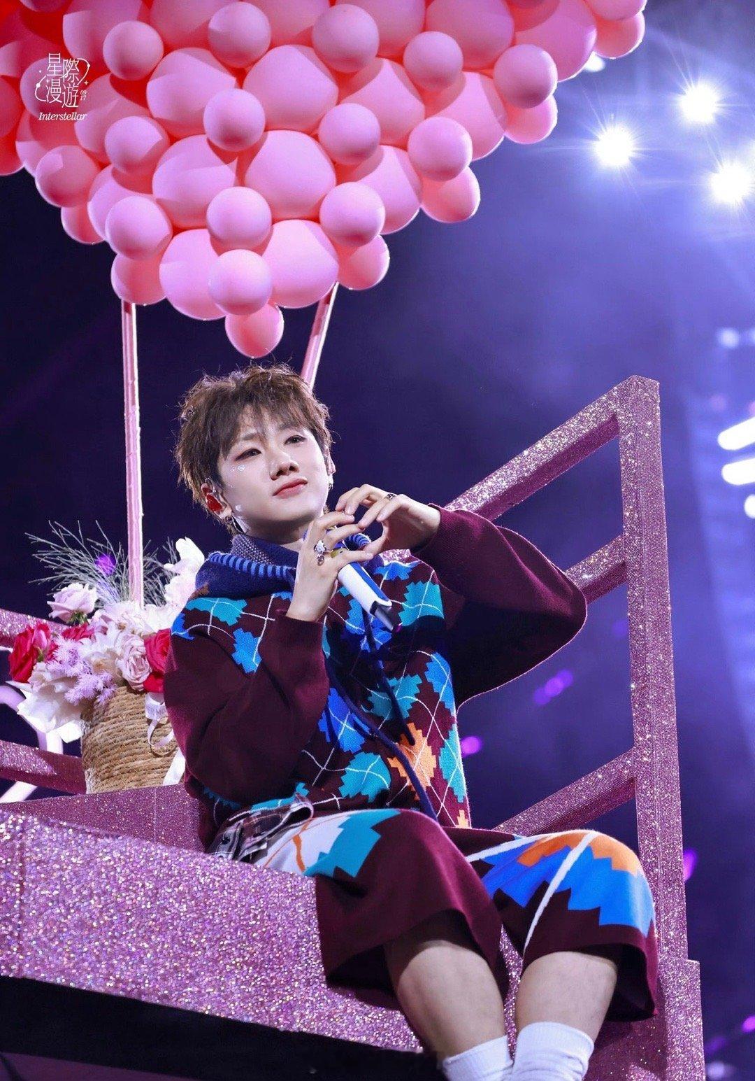 汪苏泷这首歌的权威性我后知后觉 在跨年倒数三二一的瞬间，《去见你》的旋律与烟花同