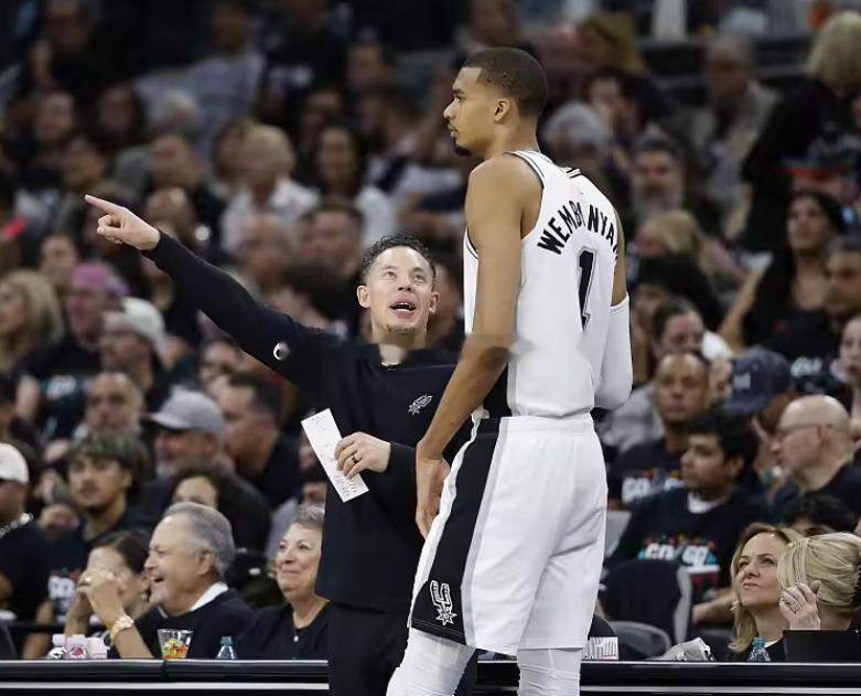 NBA西部决赛G5，马刺114-127不敌雷霆，系列赛2-3落后。本场比赛马刺两