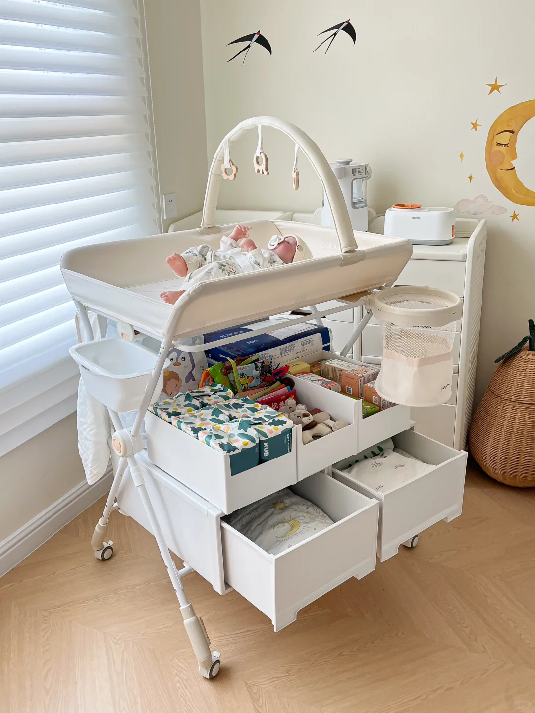 思路打开！尿布台这样收纳！空间翻倍！