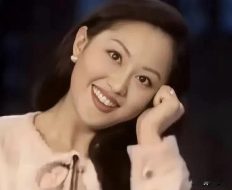 不得不说，这次品牌＋人物形象倾向性选择话题，对章小姐有很大正面回响。

早些年的