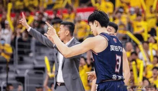 广东98-82辽宁，杜锋赛后接受采访我们队伍中的三名球员的表现确实让人眼前一亮！