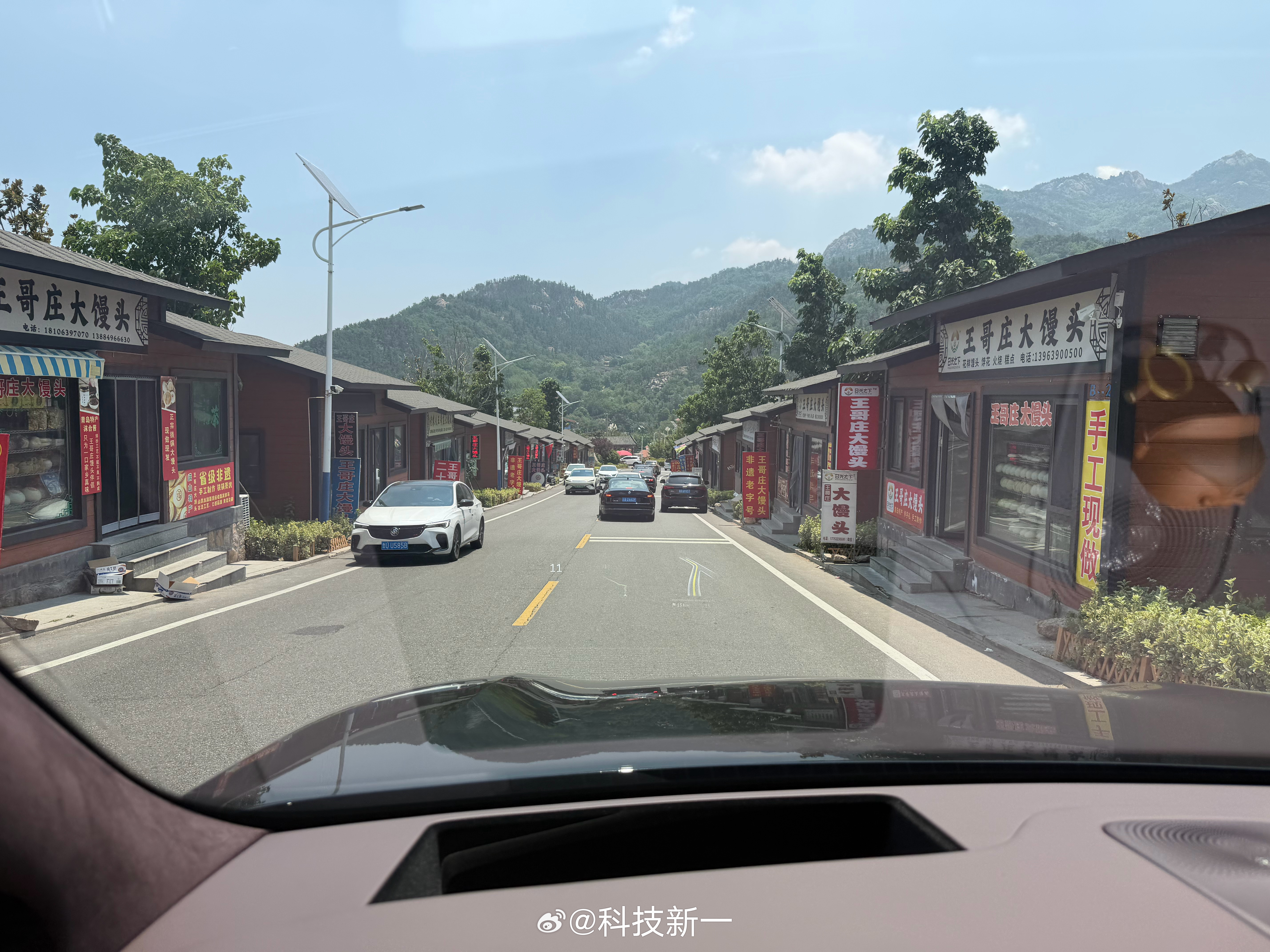 到王哥庄了，俗话说的好：中国馒头看青岛，青岛馒头看王哥庄！这里的馒头又大又圆又白