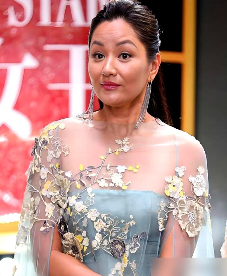 明星不想上班，经纪人竟公开发文求饶：再给我姐塞活儿，我就在现场挑拨离间！这操作你