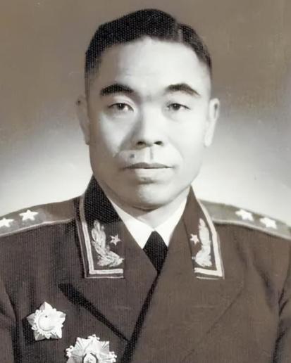 1948年，国军军长曾泽生率2.3万官兵起义，蒋介石下令枪决其全家，南京宪兵队已