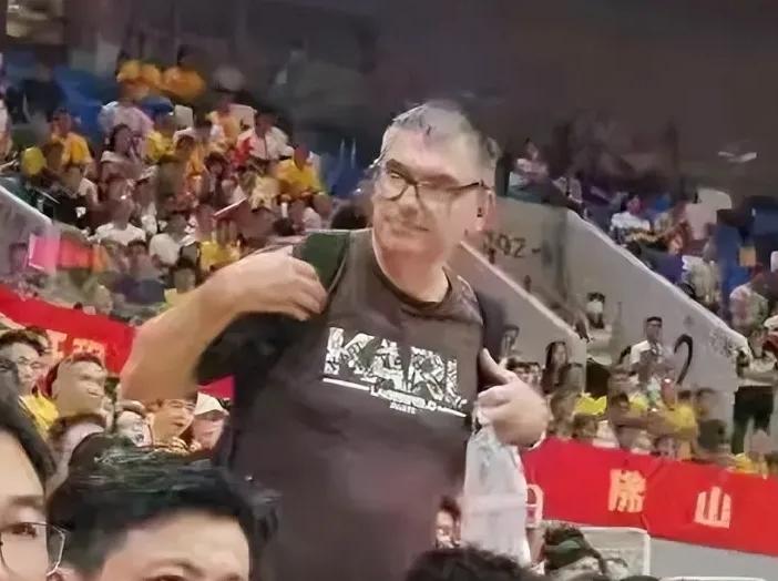 贝罗卡尔肯定刘李试训表现，广东持续考察潜力内线
 
广东宏远新任主教练贝罗卡尔现
