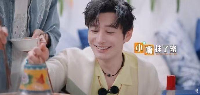 在外最让你想念的家乡味道是什么 团队聚餐你敢不敢坐领导桌中餐厅 黄晓明独坐大桌，