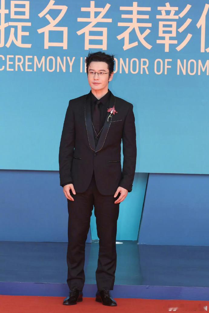 明星们在金鸡奖提名者表彰仪式上的生图被大量分享，原生画面中的颜值与状态自然真实，