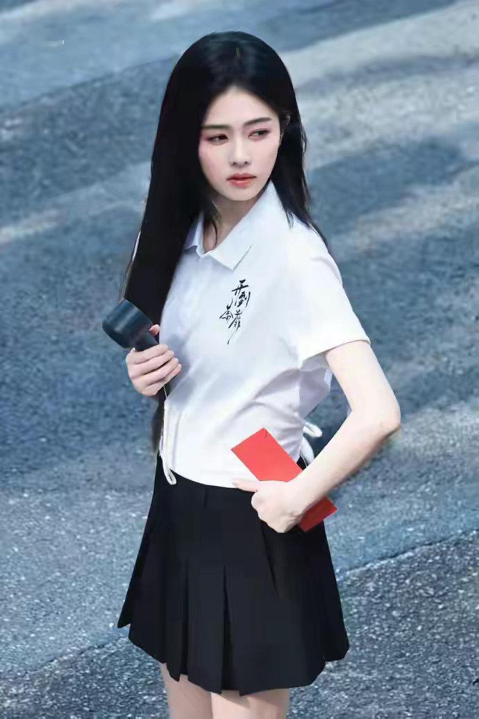 双向美好！章若楠幸运抽中白鹿准备的礼物，王韵娜正式启程拍摄 