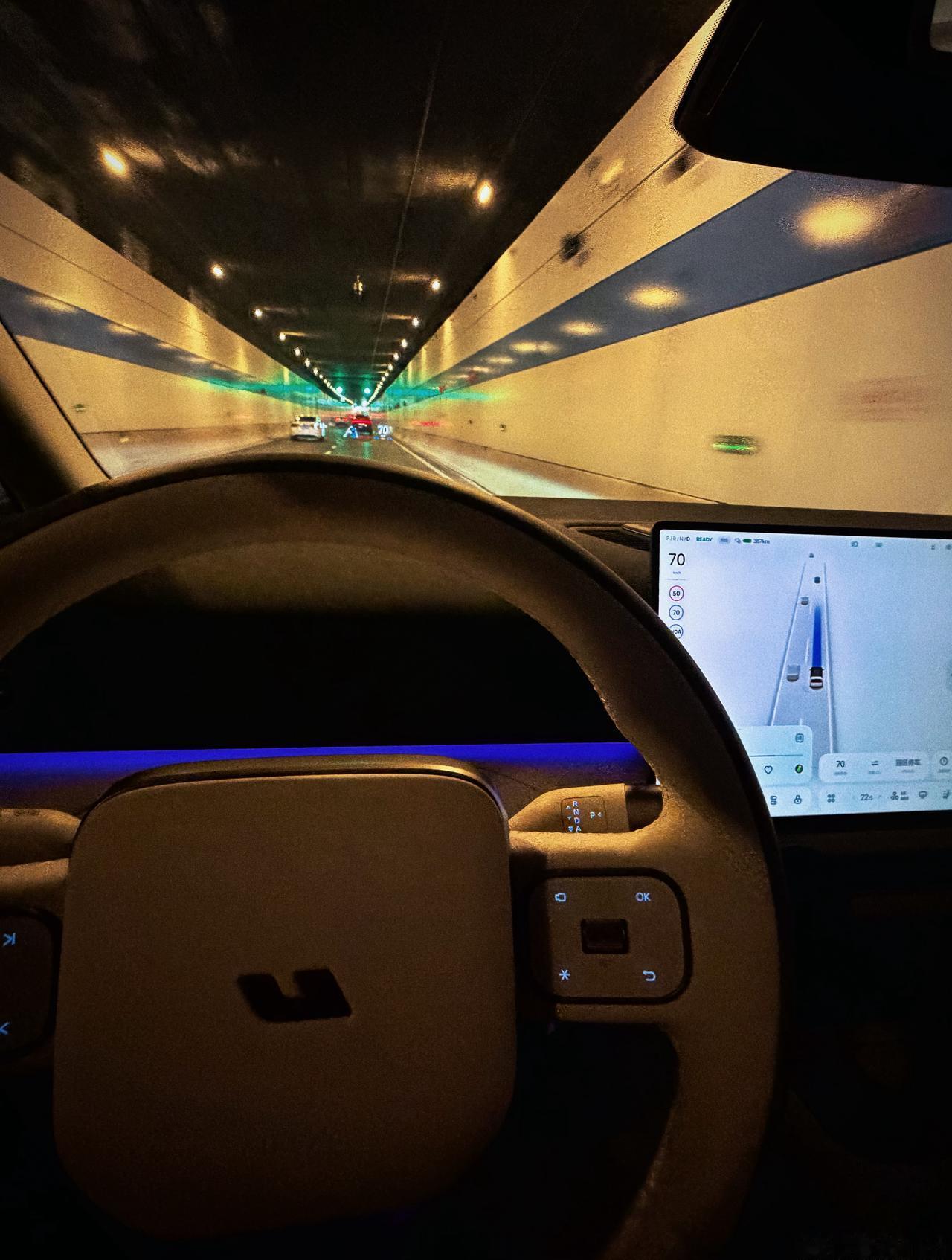 今天的工作在杭州，可以开车上工┏(＾0＾)┛🚗开心，奥迪的活动开 MEGA 去