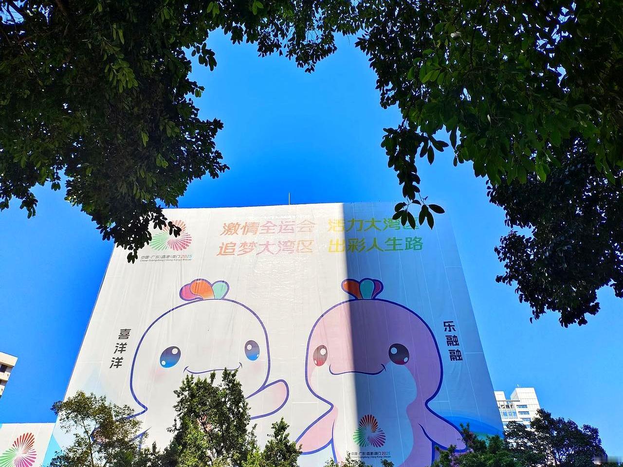 广东省估计以后都不敢选择11月中旬到下旬开运动会了。一场寒潮突然杀来，田径运动员