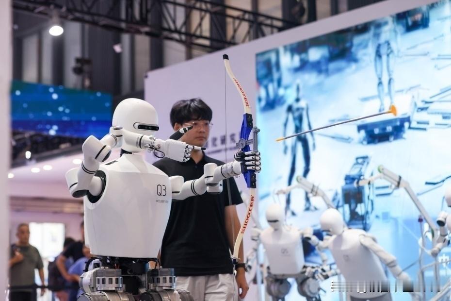 人形机器人生态大会：人机共融，机器人从“能走”到“能用”
 
4月17日，202