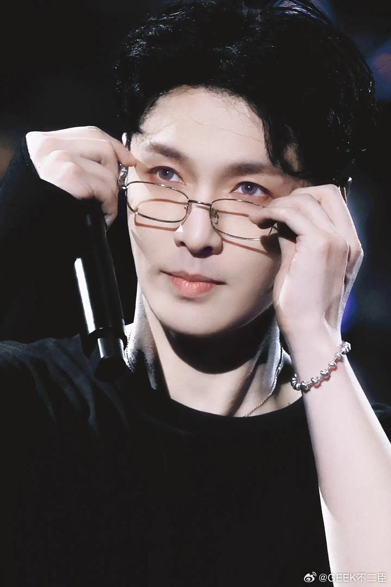 理记 张艺兴关于理记和张艺兴的争议，我个人还是觉得：没官方实锤就不下定论，不跟风