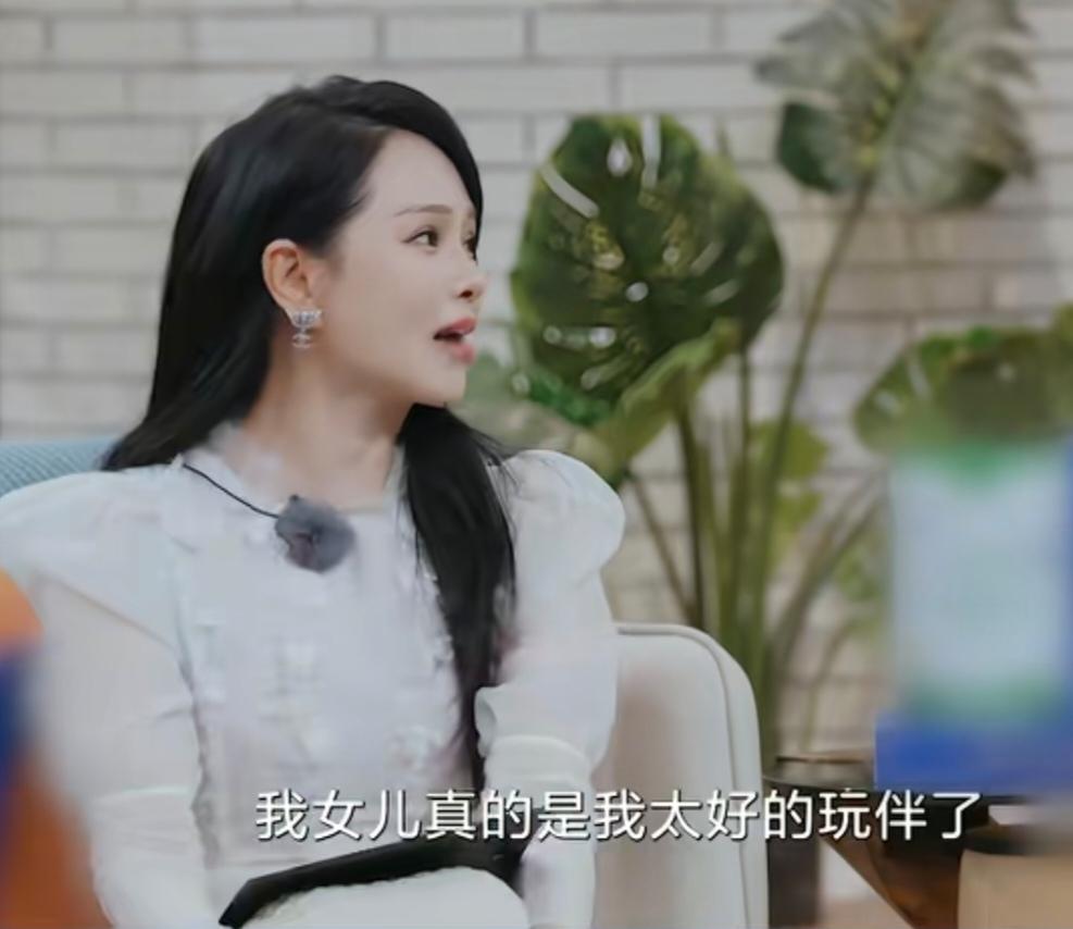 伊能静:“我女儿真的是我太好的玩伴了，我带她去喝下午茶，她会说这里怎么那么漂亮妈