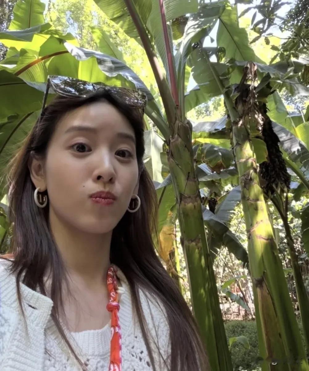 章泽天长得好漂亮你们懂吧，就是每次看到她的照片我都要说一句好漂亮，再加上她身上那