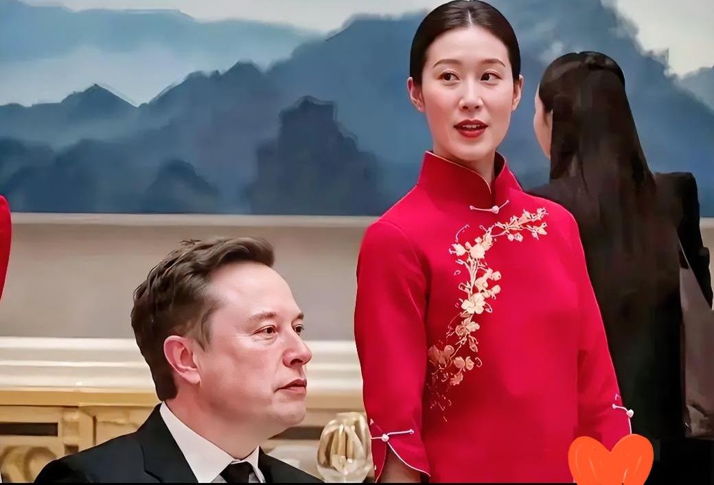 外事晚宴现场火了！马斯克身边这位工作人员气质太亮眼
 
不知道大家有没有留意到这