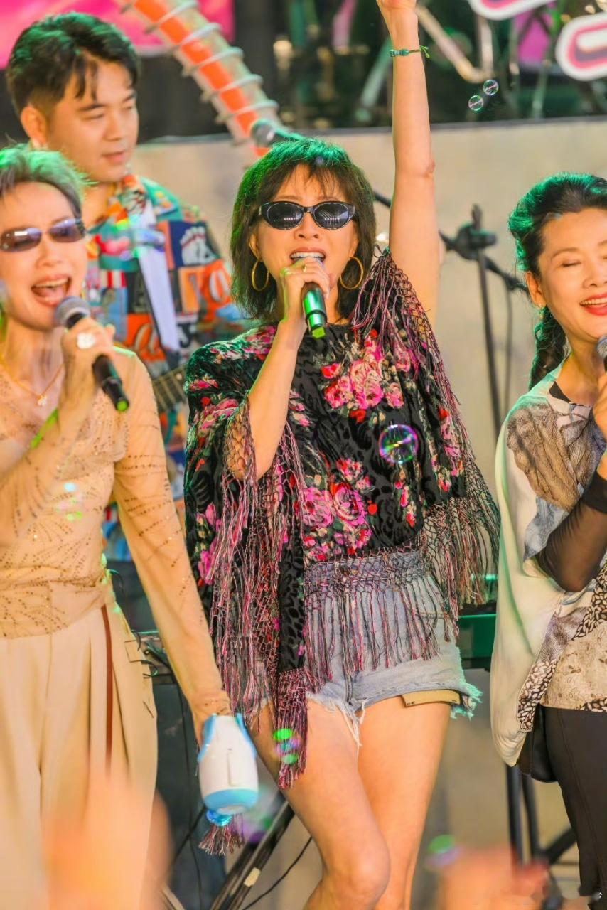 一路繁花2红毯转场官宣 偶然刷到转场片段，张柏芝、宁静的状态也太好了吧，5位影后