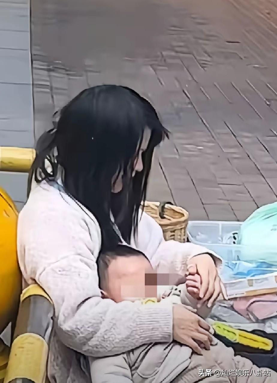 泪目，娘家人无情！婆家人更绝情！
街边那抹最温柔的背影，让我看懂了什么叫"为母则