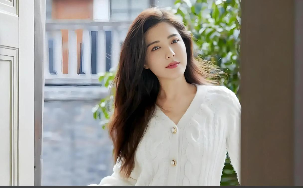 在内娱，不争不抢是没饭吃的！
最明显的例子就是曾黎和姜妍
演员们之所以又争又抢，