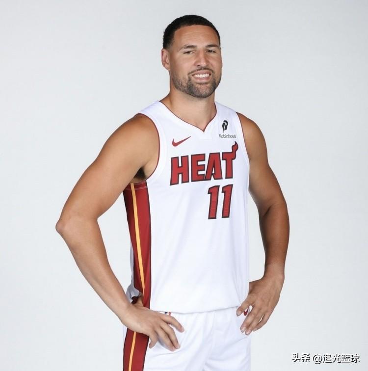 同样打了4场季前赛，克莱与小哈达威表现差距太大了：

1、年龄：克莱36岁，小哈
