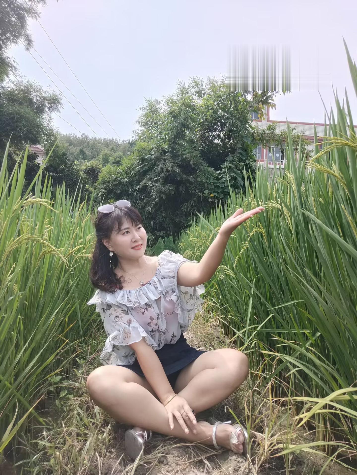 人这一生总有那么一个人，提起全是遗憾，想起满是心酸，爱而不得，念而不忘！