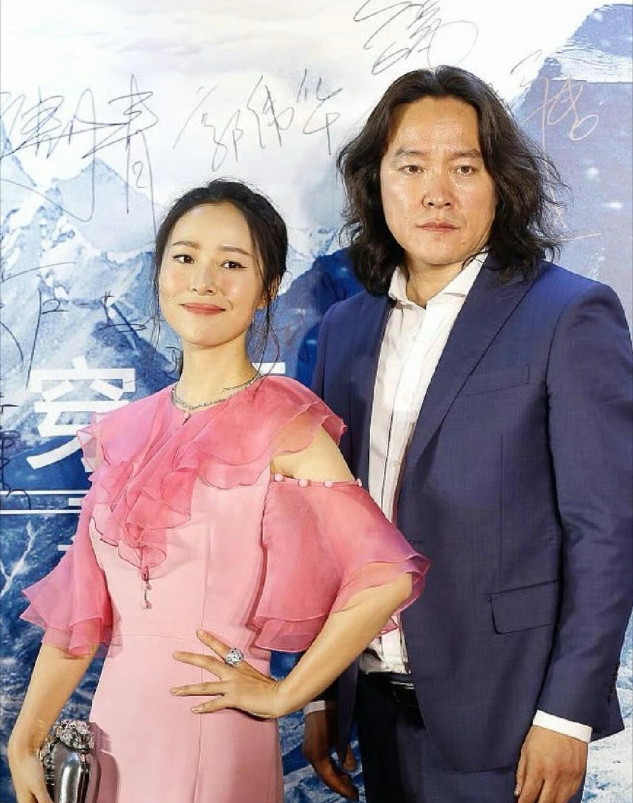 江一燕藏着够深的，很多人以为她结婚的对象是宝利来老板，没想到另有其人。要不是江一