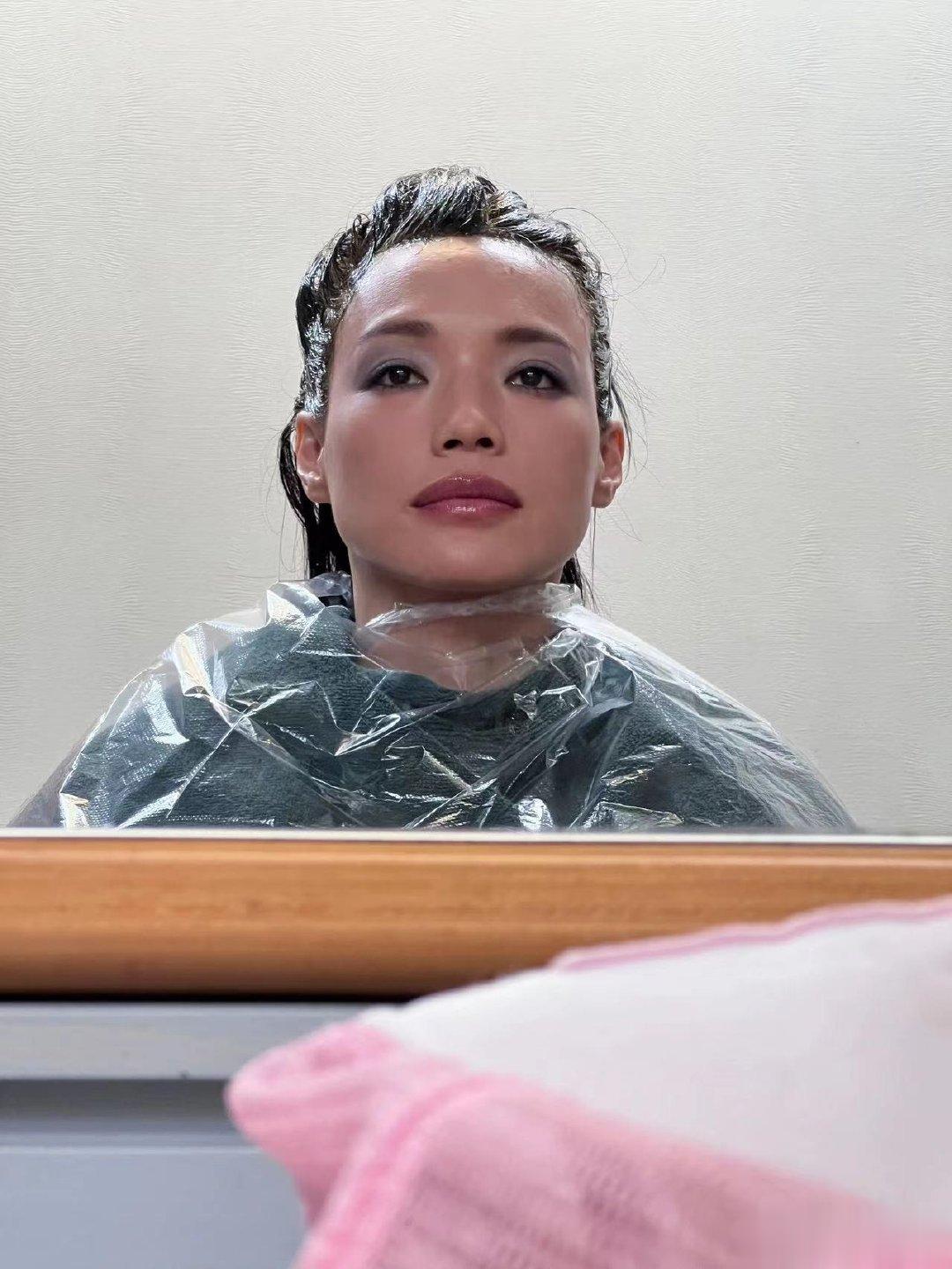 #舒淇浓妆染发##舒淇没把我们当外人# 还得是舒淇 ​​​
