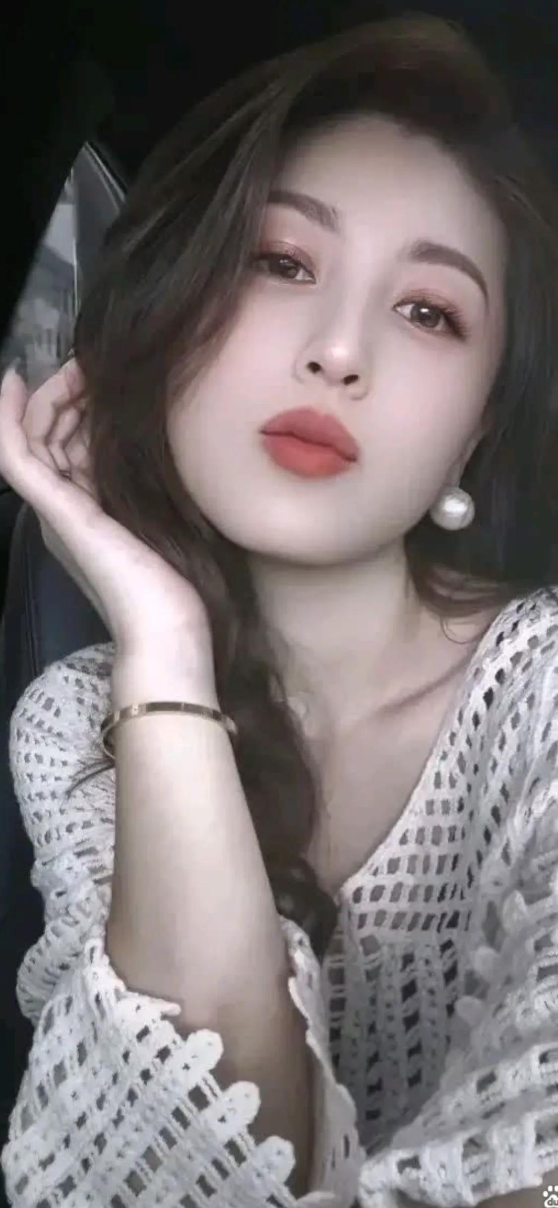 我给大家讲个故事吧，希望你们也能成为这样的好男人。

故事是这个样子的：有一日姐