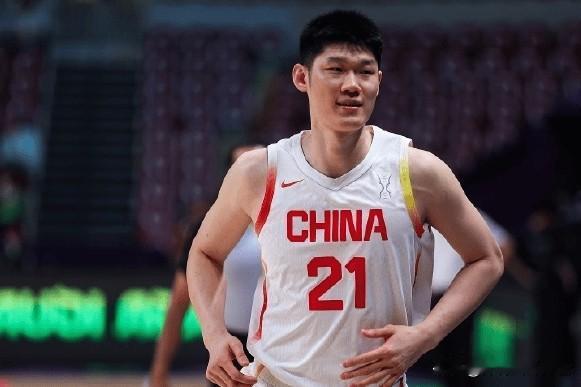 中国男篮逆转日本男篮之夜，胡金秋再次证明他才是中国男篮目前最稳定的内线。
上半场