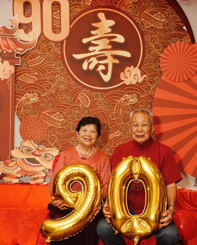 丢死人了！昨天，香港的姥爷过90大寿，我开着小米SU7MAX从南昌出发前去祝贺，
