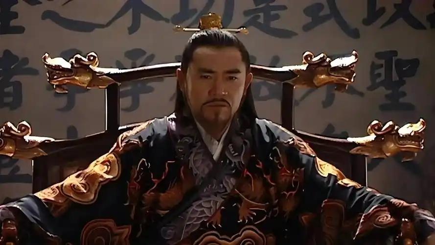 火场四更惊魂,浓烟里侍卫全乱了阵脚,唯独陆炳一个人冲进去。

嘉靖十八年二月,南