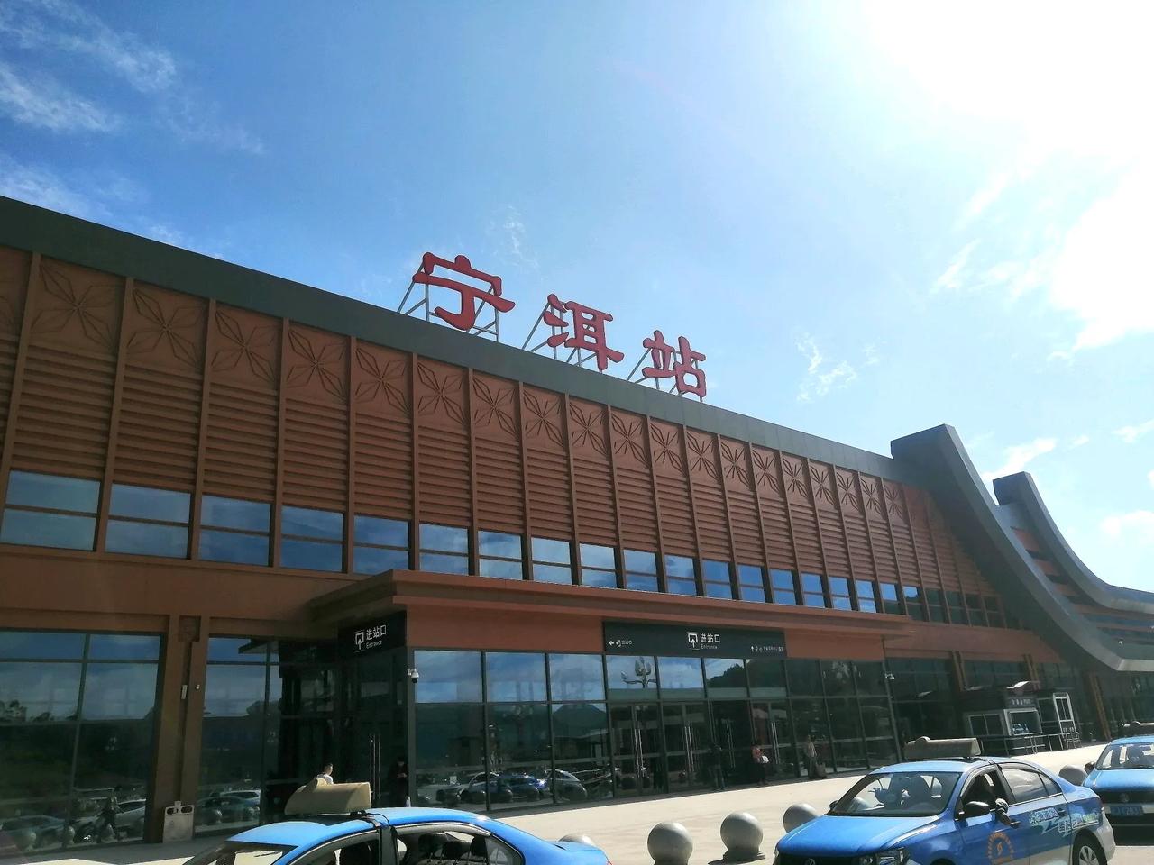 今天开启了云南三地换住的旅居生活。第一站是宁洱，它位于云南普洱市的北面，这里盛产