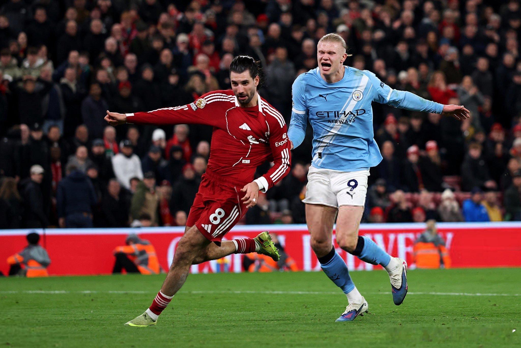 霍华德·韦伯关于索博拉倒哈兰德最初的判罚：“裁判原本试图对索博斯洛伊的最初动作给