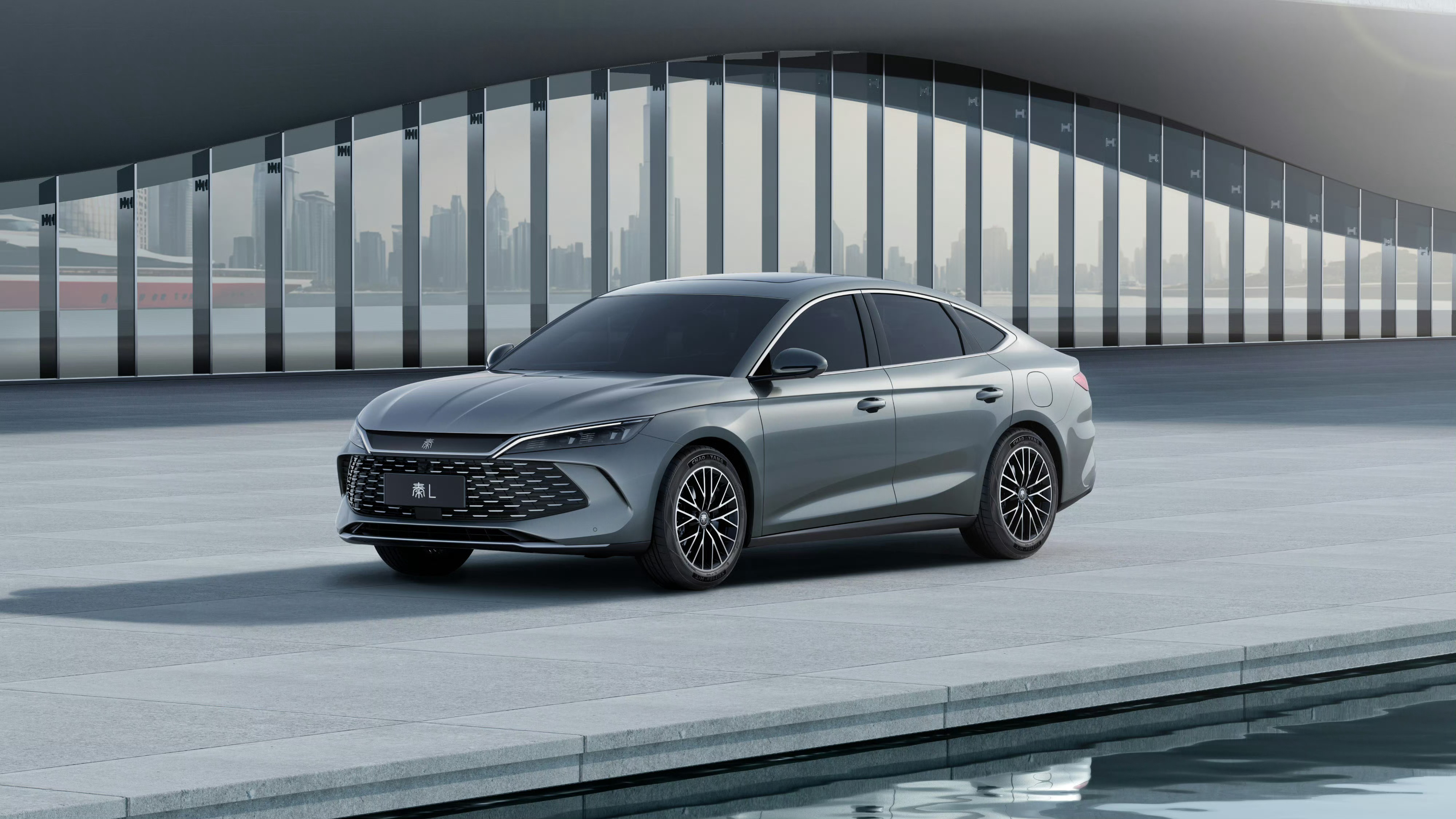比亚迪秦L中型SUV（媲美帕萨特尺寸，超越他的体验）如果卖11.98万元，丰田本