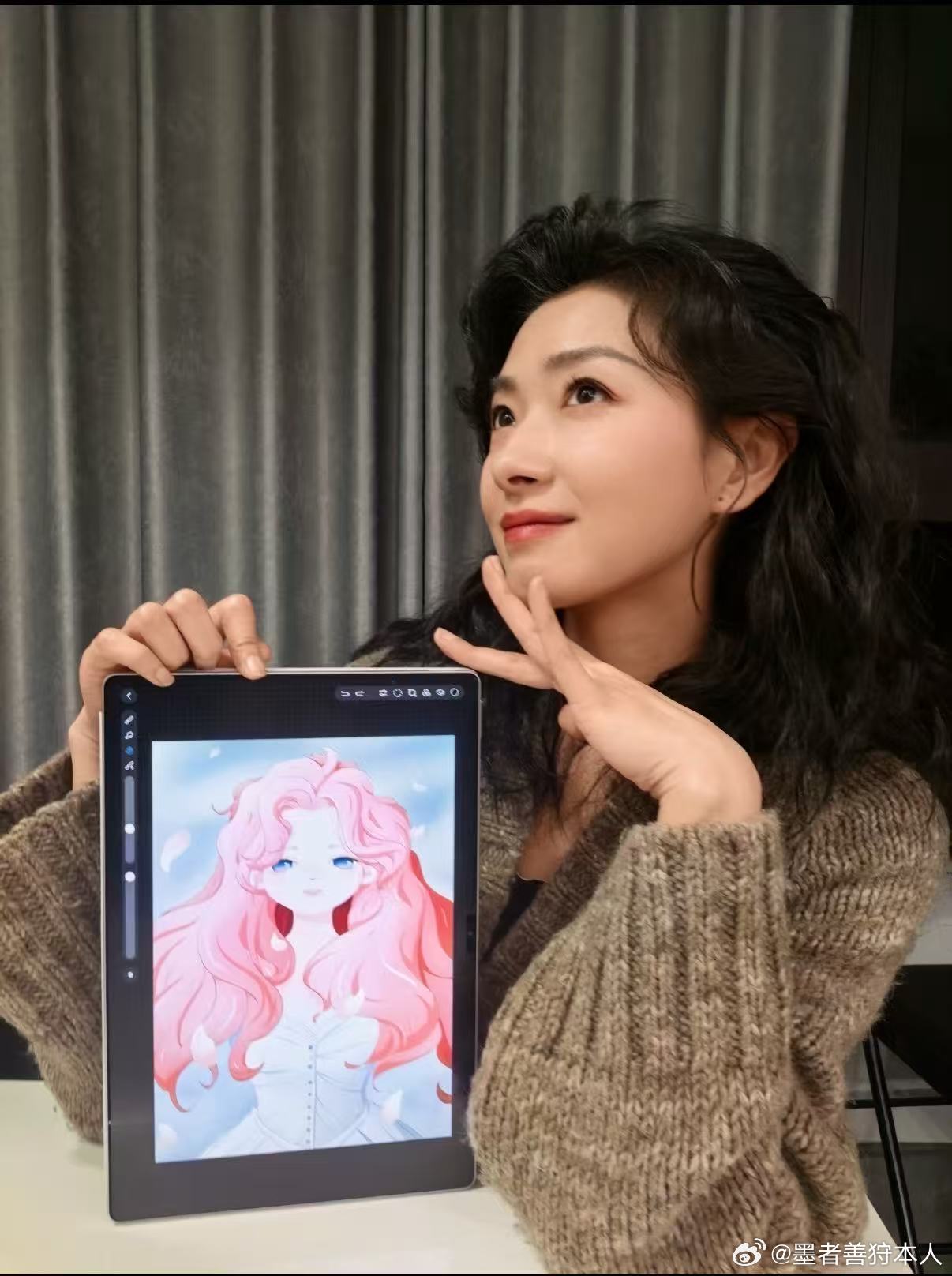 画美人更美，有才华的美女更是让人叹服！万茜唐宫仕女图万茜笔下的小世界