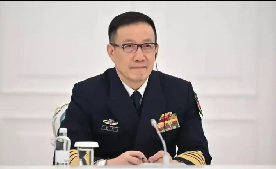 福建舰弹射歼-35后美方提出的诉求:

2025年9月22日，福建舰把歼-35、