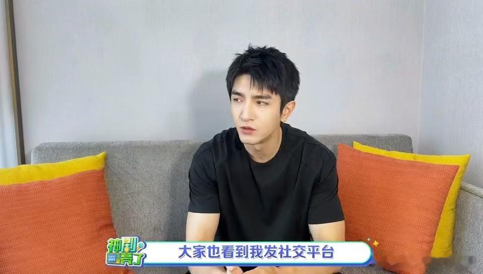 金瀚说要对观众负责金瀚十年演员路抱着对表演的热忱走过十年，拍戏愿意吃苦打磨细节，