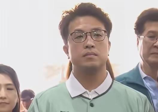 “台独”顽固分子沈伯洋想让郑丽文帮他助选，异想天开

今早在台北的某个公开场合，