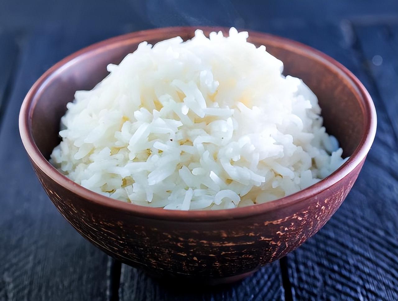 米饭是糖尿病的“催化物”？医生提醒：要想血糖稳定，3食物少吃

米饭一直被糖尿病