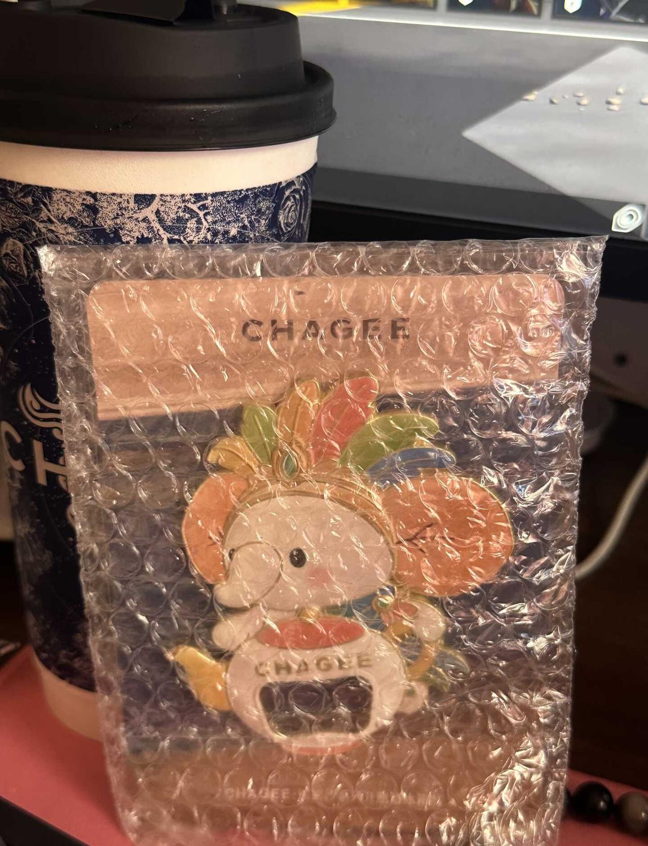 换新出的冰箱贴
喜欢熊猫 风筝 鱼灯 这几个都行 我就不咋喜欢唐彩彩文创 冰箱贴
