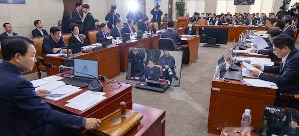 3月17日韩国国会分别召开国防委员会与外交统一委员会进行专题研讨向霍尔木兹海峡派