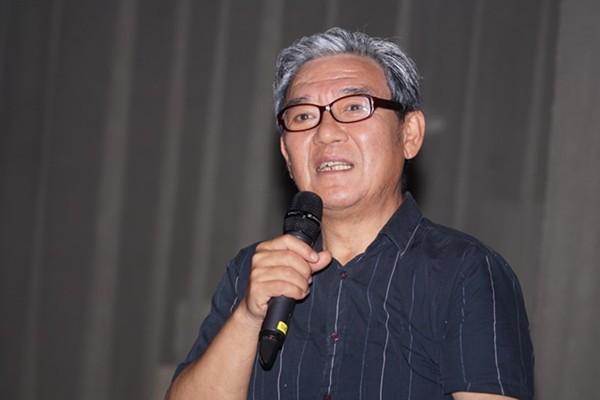 “百来把紫砂壶，一把没留，全卖了！”74 岁李立群深夜叹息，不是缺钱，是被三个 