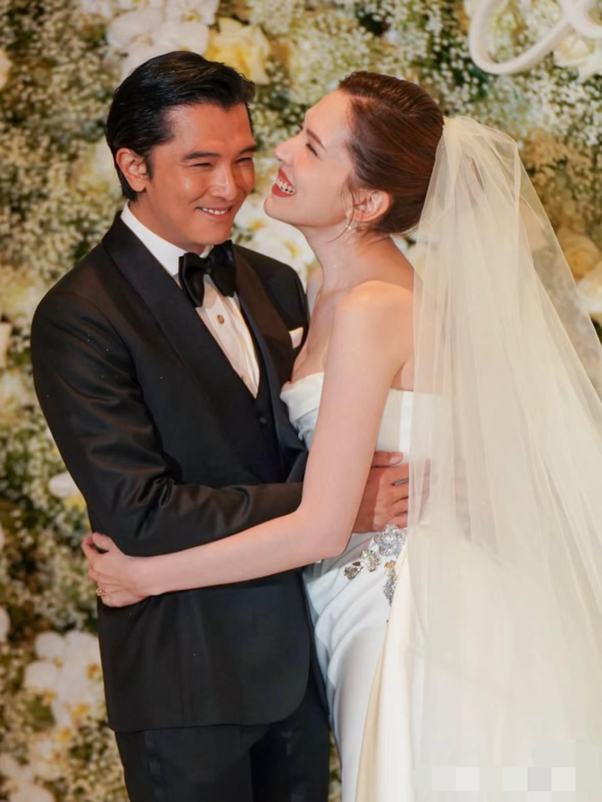 果然还是男人最了解男人，
我问我老公，为什么邱泽现在看起来特别稳重成熟了，以前可