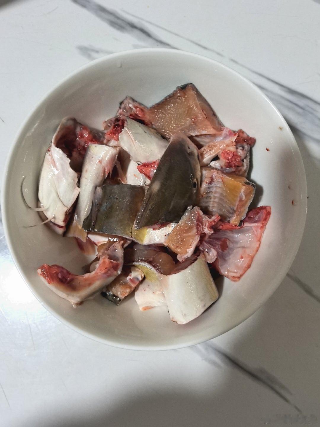 李爷减肥计划 减肥的第一百天。小伙伴们，这个做酸菜鱼，谁懂啊？