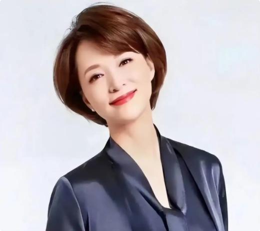 董卿说："我们睡过同一张床，喝过同一杯水，吃过同一碗饭，牵过彼此的手，搂过彼此的