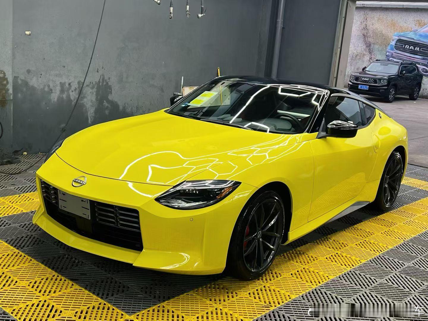 配置:Nissan Z performance版 19寸RAYS锻‮轮造‬毂 L