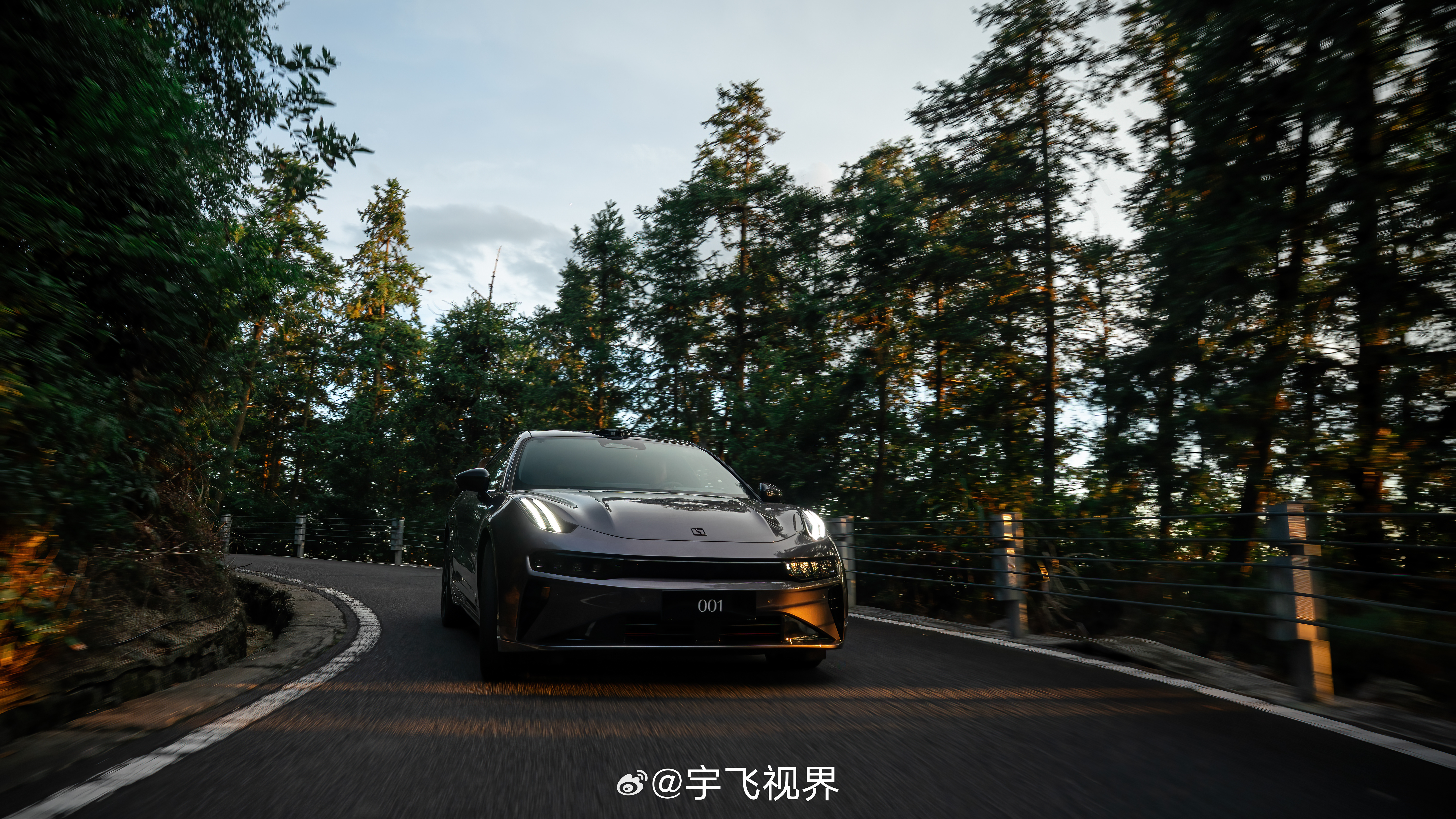 焕新极氪001猎装豪华新标杆极氪001这波改款是真的狠！25.98万起的价格，标